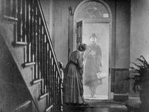 lodger-1926-ivor-novello-appearing-in-doorway-1024x772.jpg